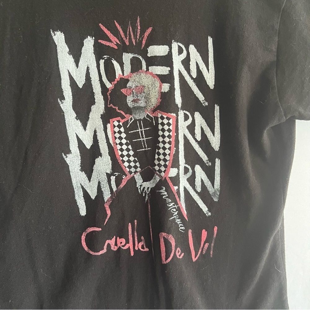 Disney Cruella De Vil Black T-Shirt - Picture 4 of 8